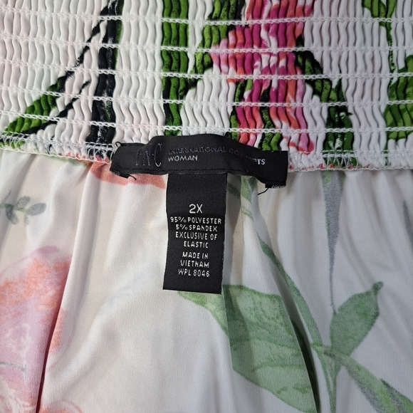 INC International Concepts Pink and White Floral Smocked Ruffled Blouse Size 2X - Picture 4 of 6